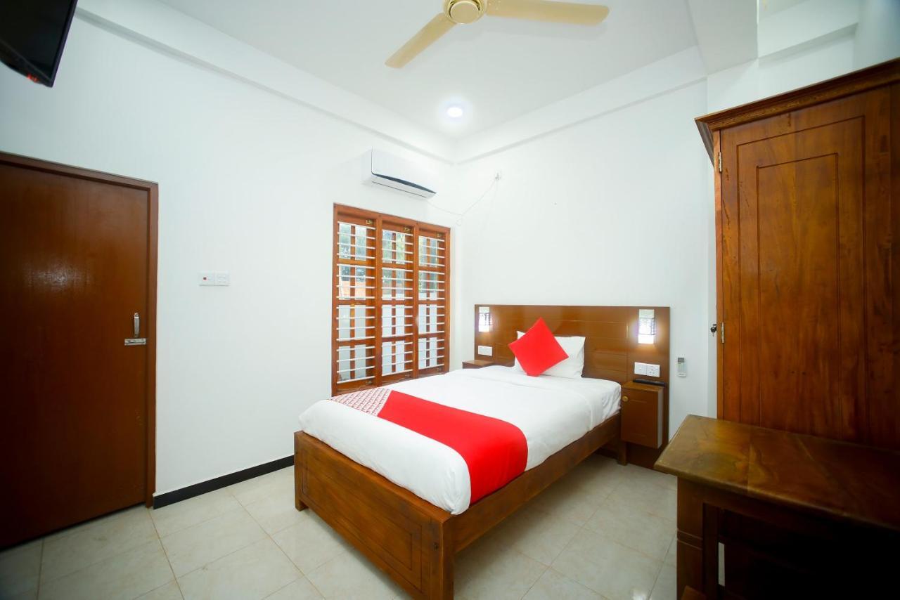 Hotel Cedar Jaffna Dış mekan fotoğraf